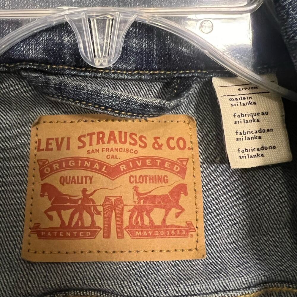 Women's Levi's Original Denim Jacket Size Small Dark Blue - Picture 2 of 6